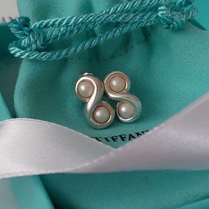 💕 TIFFANY Sterling Silver Infinity Figure Eight Pearl Earrings
